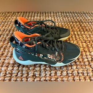 Nike Big kids Freak 2 “Ashiko” camo green sneaker made for Giannis Size 5.5